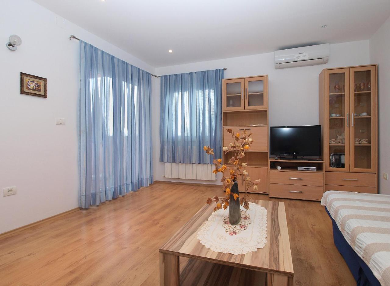 Apartments 1282 Fažana Екстериор снимка